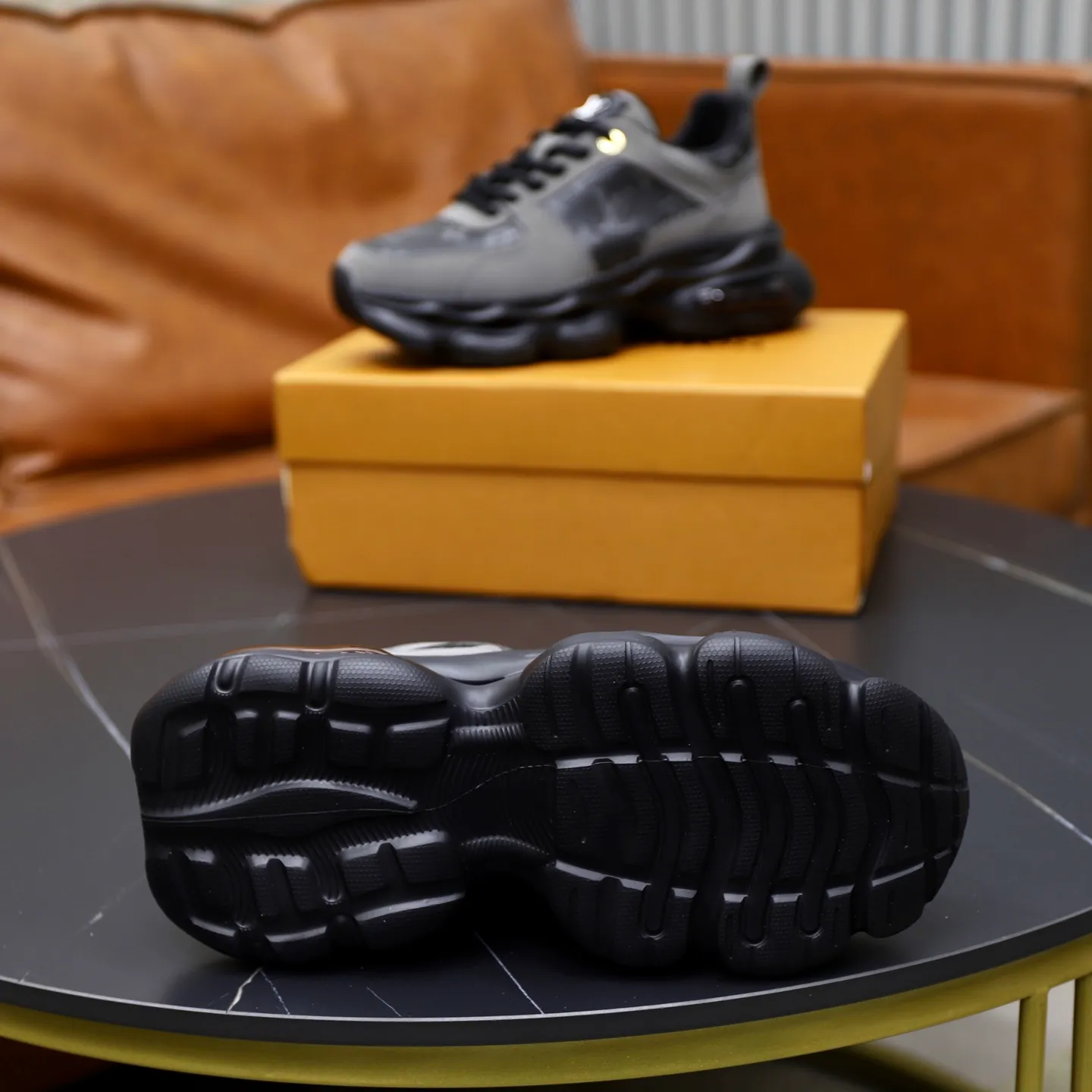 Ex-factory price: 462💰🙅‍♂️🙅‍♂️🙅‍♂️ Brand: Louis Vuitton Standard code: 38-44 (45 customized) Grade: Same as the official website Material: Original cowhide splicing fabric Comfortable and breathable lining Lightweight, soft and wear-resistant outsole Style category: Men's fashionable casual shoes Running sneakers Distinguished luxury brand elements Top luxury Color: actual picture color